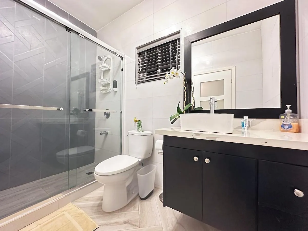 아파트 Modern And Cozy 1Br Condo In Kgn 킹스톤